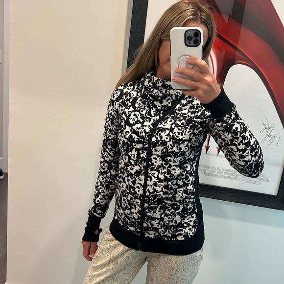 Lululemon jacket - Picture 7 of 8